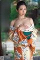 Yuko Shiraki 白木優子, FRIDAY 2021.04.30 (フライデー 2021年4月30日号) P1 No.4893e3